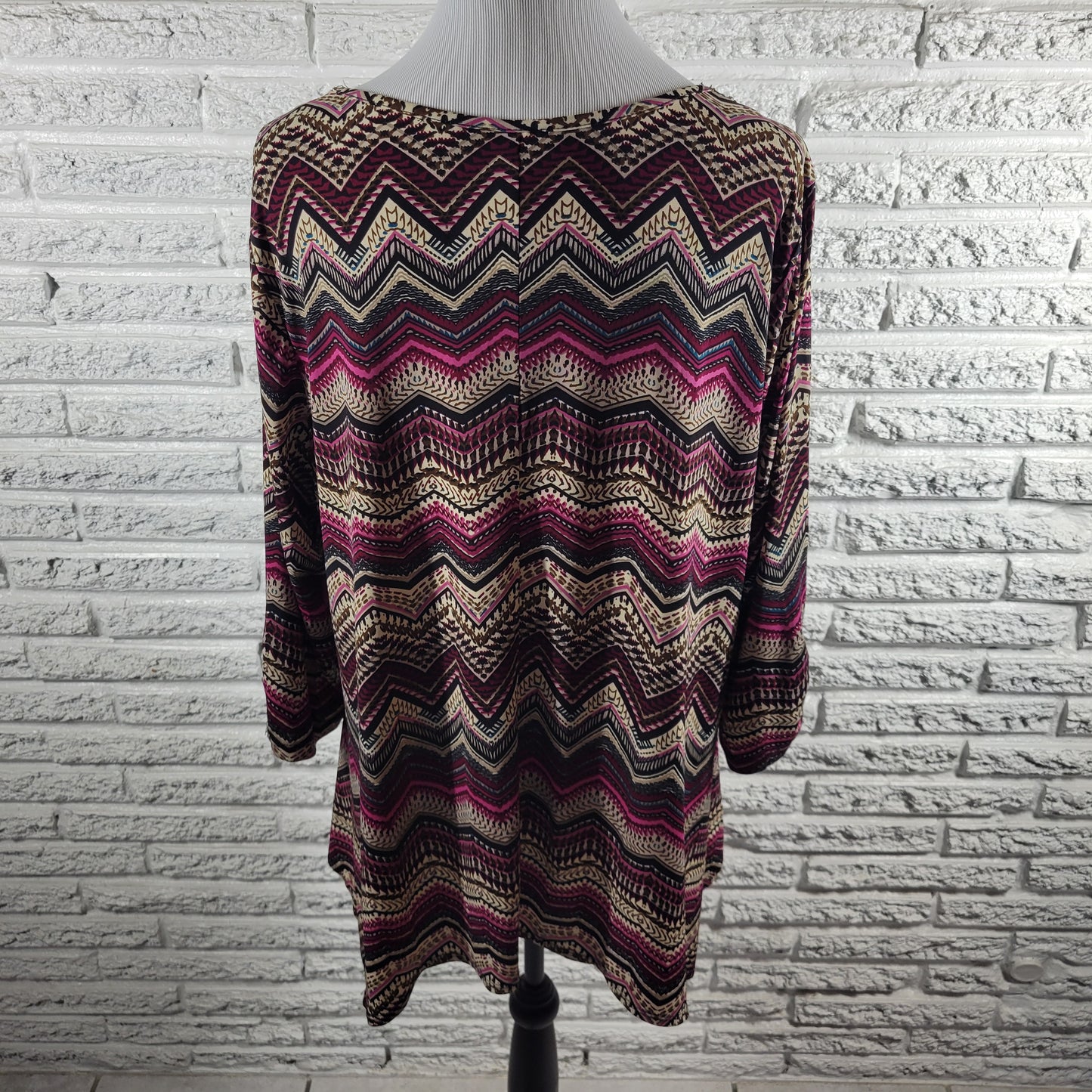 Avenue 18/20 Top Purple Black Geometric Zig Zag V Neck 3/4 Sleeve Studs GEO170E