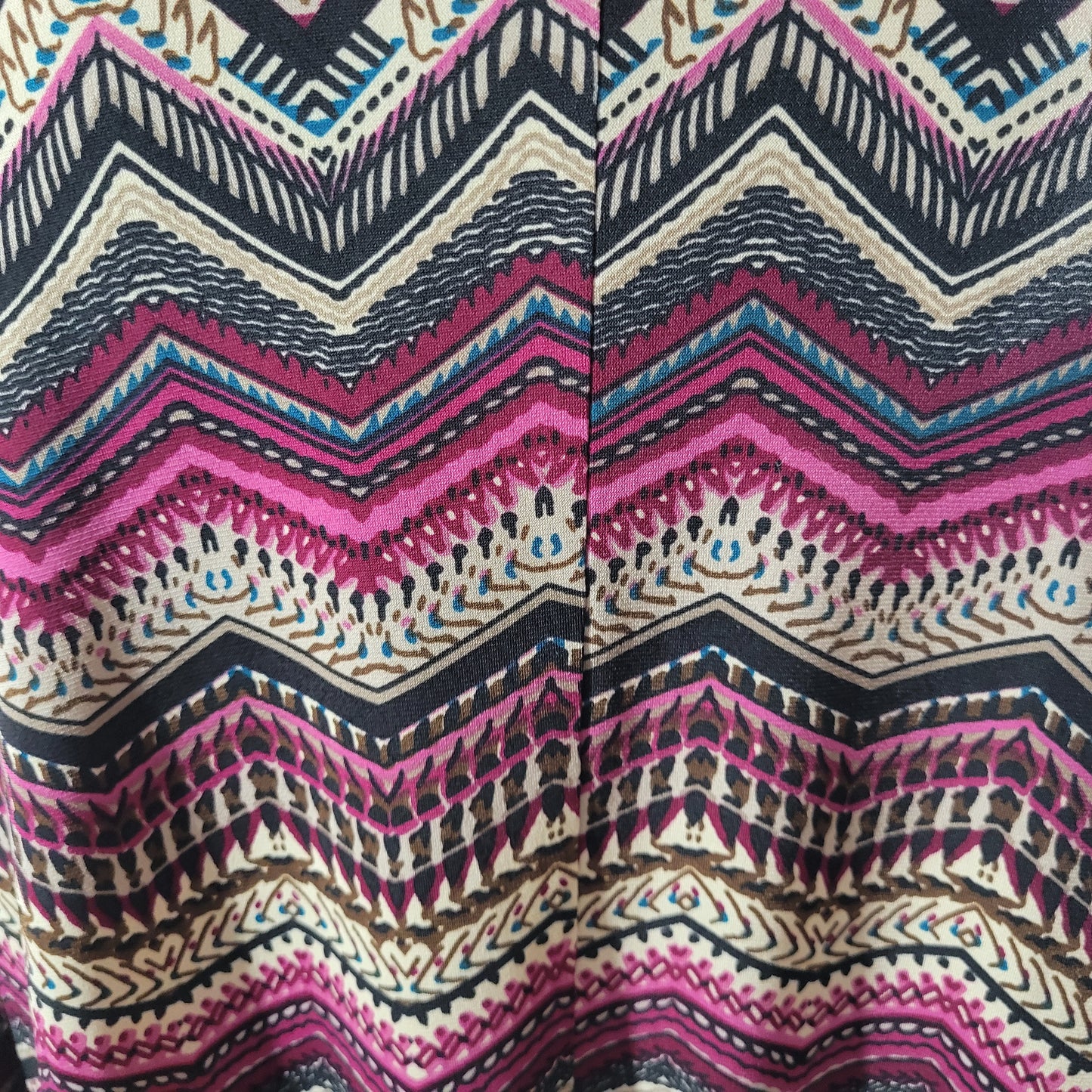 Avenue 18/20 Top Purple Black Geometric Zig Zag V Neck 3/4 Sleeve Studs GEO170E