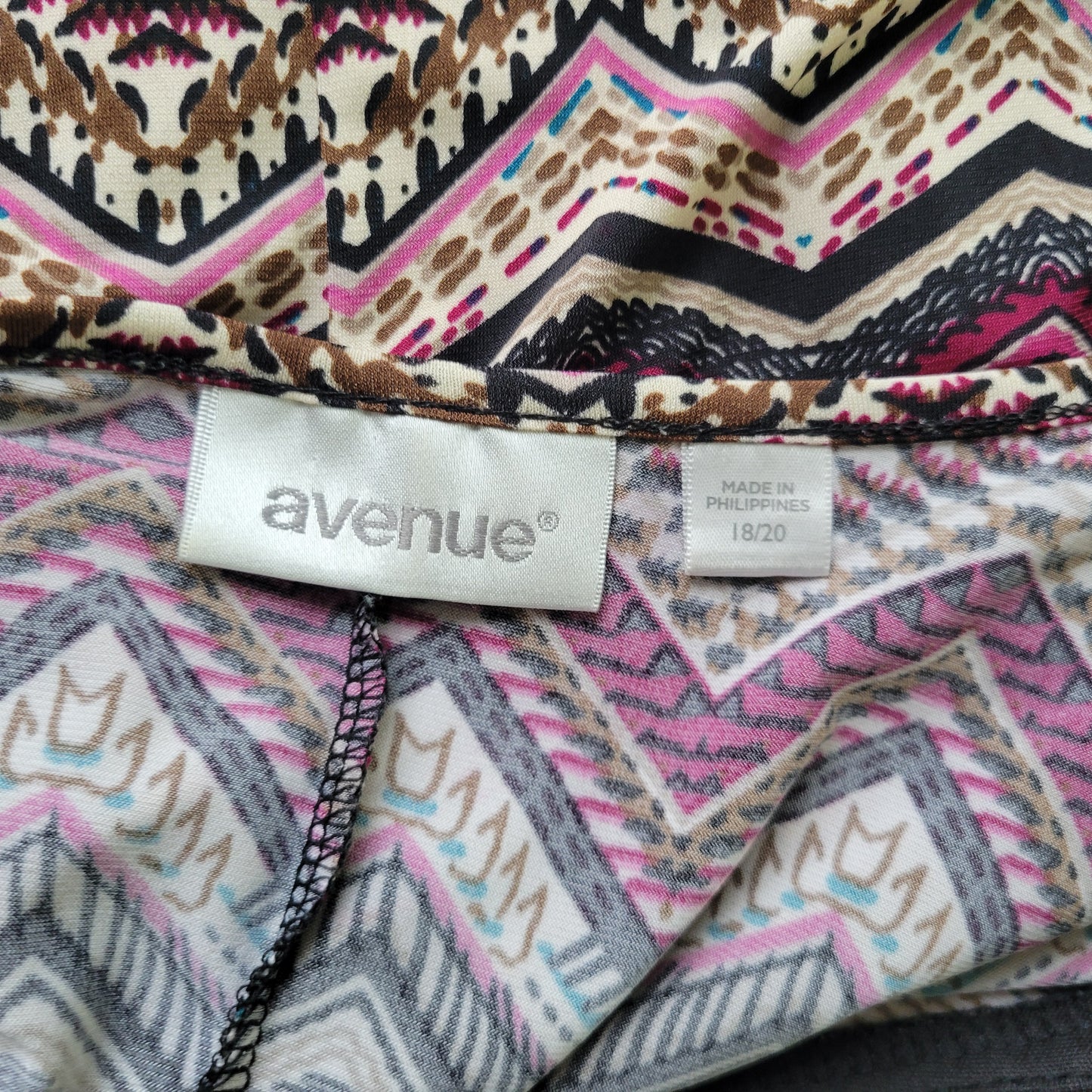 Avenue 18/20 Top Purple Black Geometric Zig Zag V Neck 3/4 Sleeve Studs GEO170E