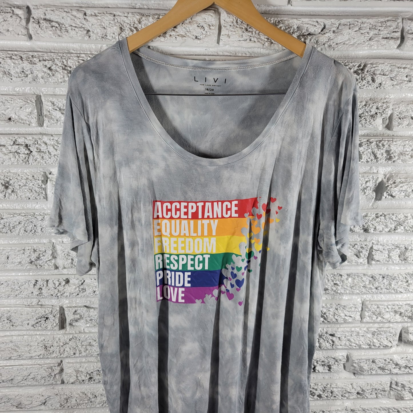 Lane Bryant Livi Rainbow Pride Graphic T-Shirt Gray Tie Dye Womens 18/20 NOV105E