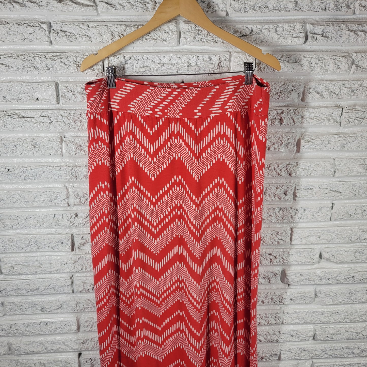 Dress Barn XL Maxi Skirt Red White Geometric Stretch Elastic Waist GEO158E