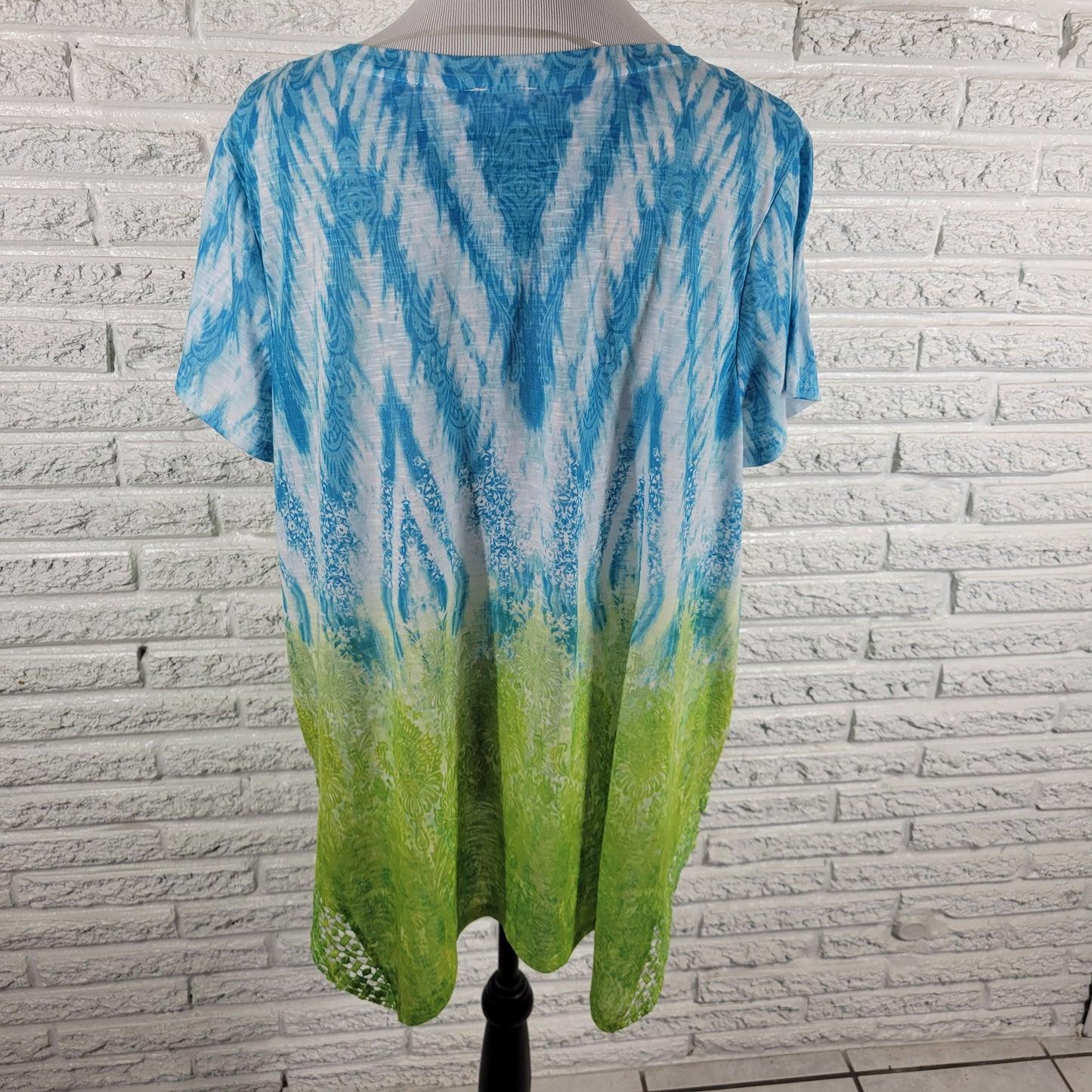 Time and Tru Womens Tee XXL 20 Blue Green Watercolor Lace Hem Rhinestone WAT68E