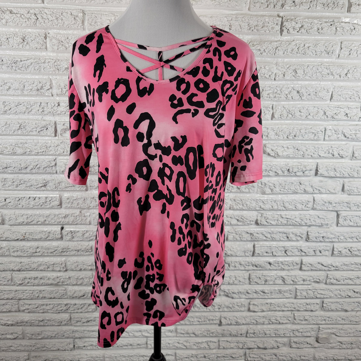 Southern Stitch Womens Tee XL Pink Animal Print Lattice Neck Gathered Hem ANI61E