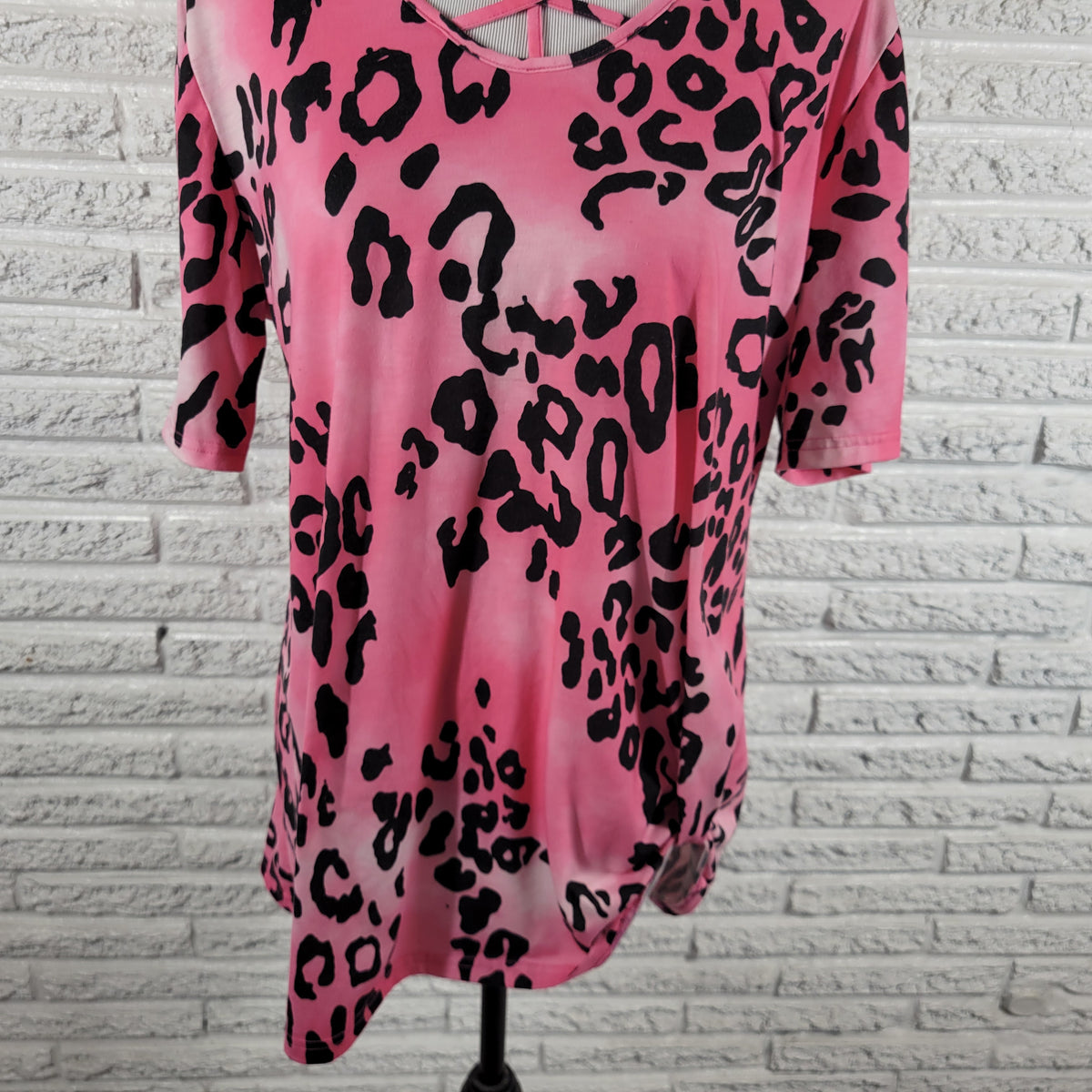Southern Stitch Womens Tee XL Pink Animal Print Lattice Neck Gathered Hem ANI61E