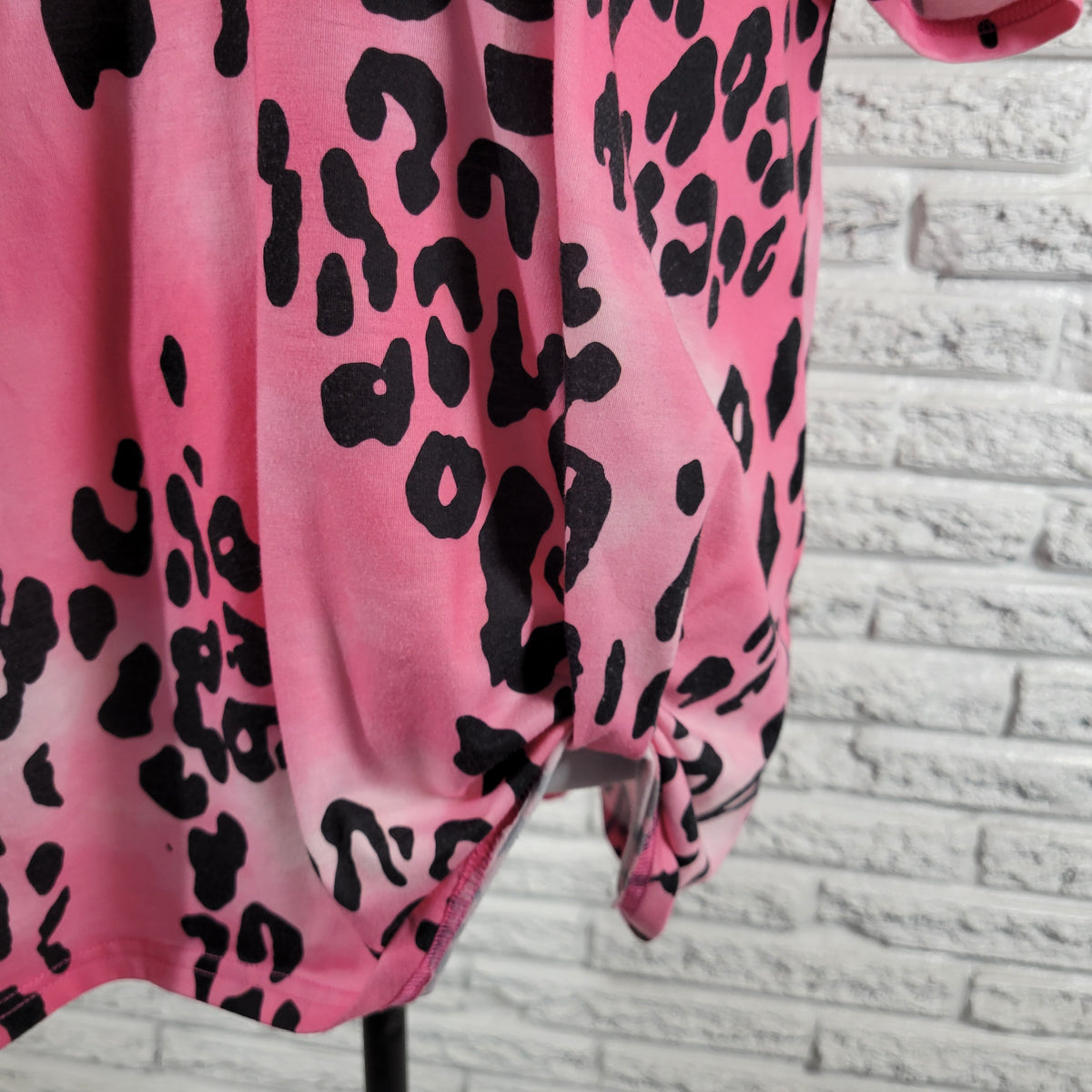 Southern Stitch Womens Tee XL Pink Animal Print Lattice Neck Gathered Hem ANI61E