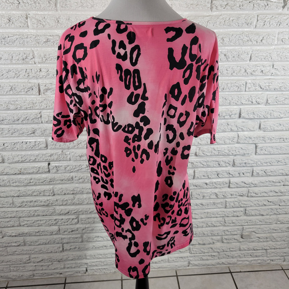 Southern Stitch Womens Tee XL Pink Animal Print Lattice Neck Gathered Hem ANI61E