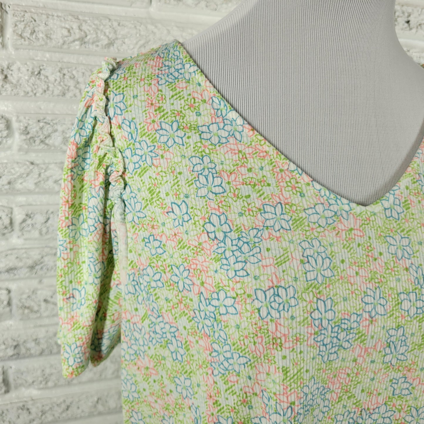CJ Banks Womens Top 1X Ruffle Sleeve Floral V-Neck Blouse Knit Pullover FLO278E