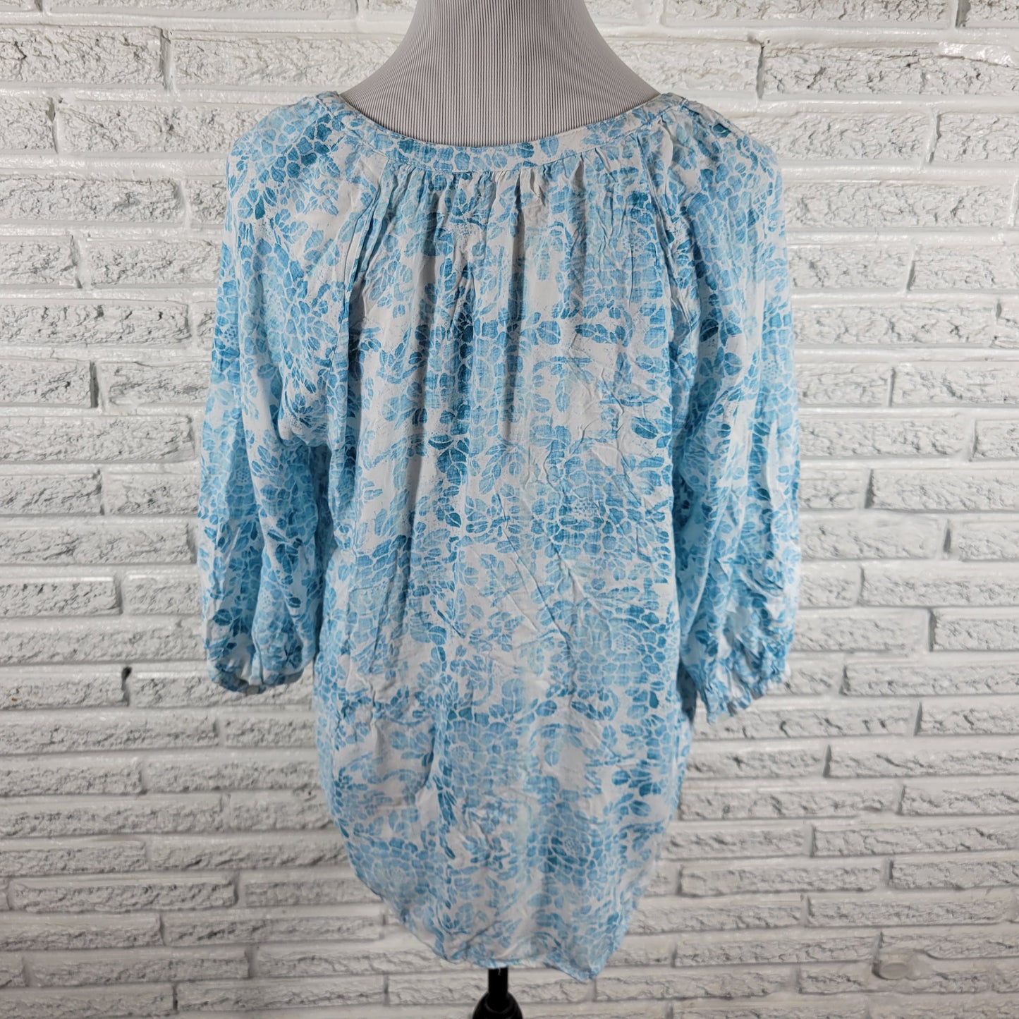 Sonoma Womens Top XL Blue White Floral Rayon Blouse V-Neck 3/4 Sleeve FLO274XE