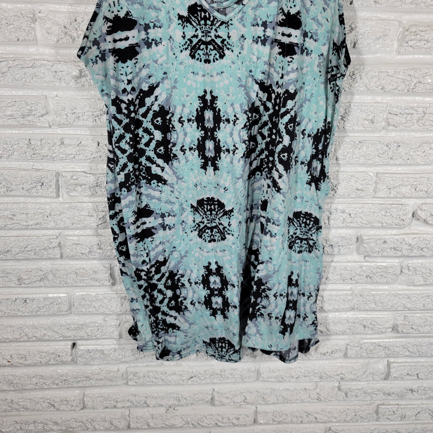 Bobbie Brooks Tunic Women 2X Blue Black Tie Dye V-Neck Sleeveless Casual A14E