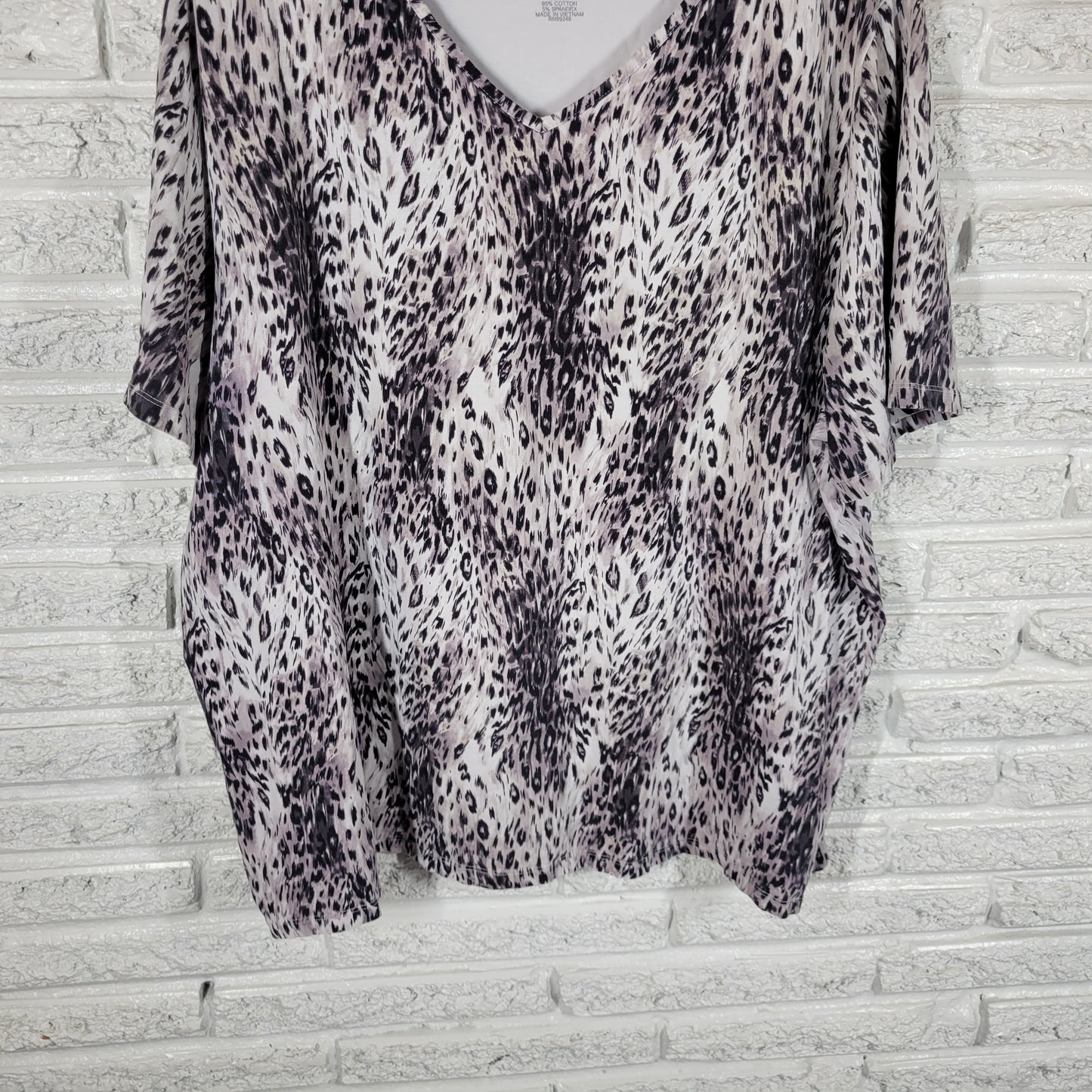 Liz & Me Women Tee 3X Black Gray Animal Print V-Neck Short Sleeve Cotton ANI64E