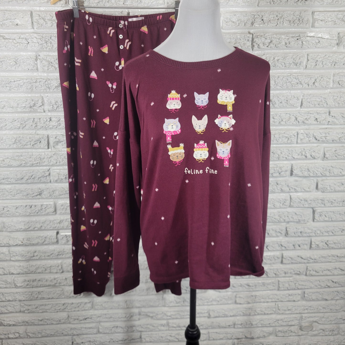 LC Lauren Conrad XL Pajama Set Maroon Feline Cat Winter Beanie Mittens BUR13E