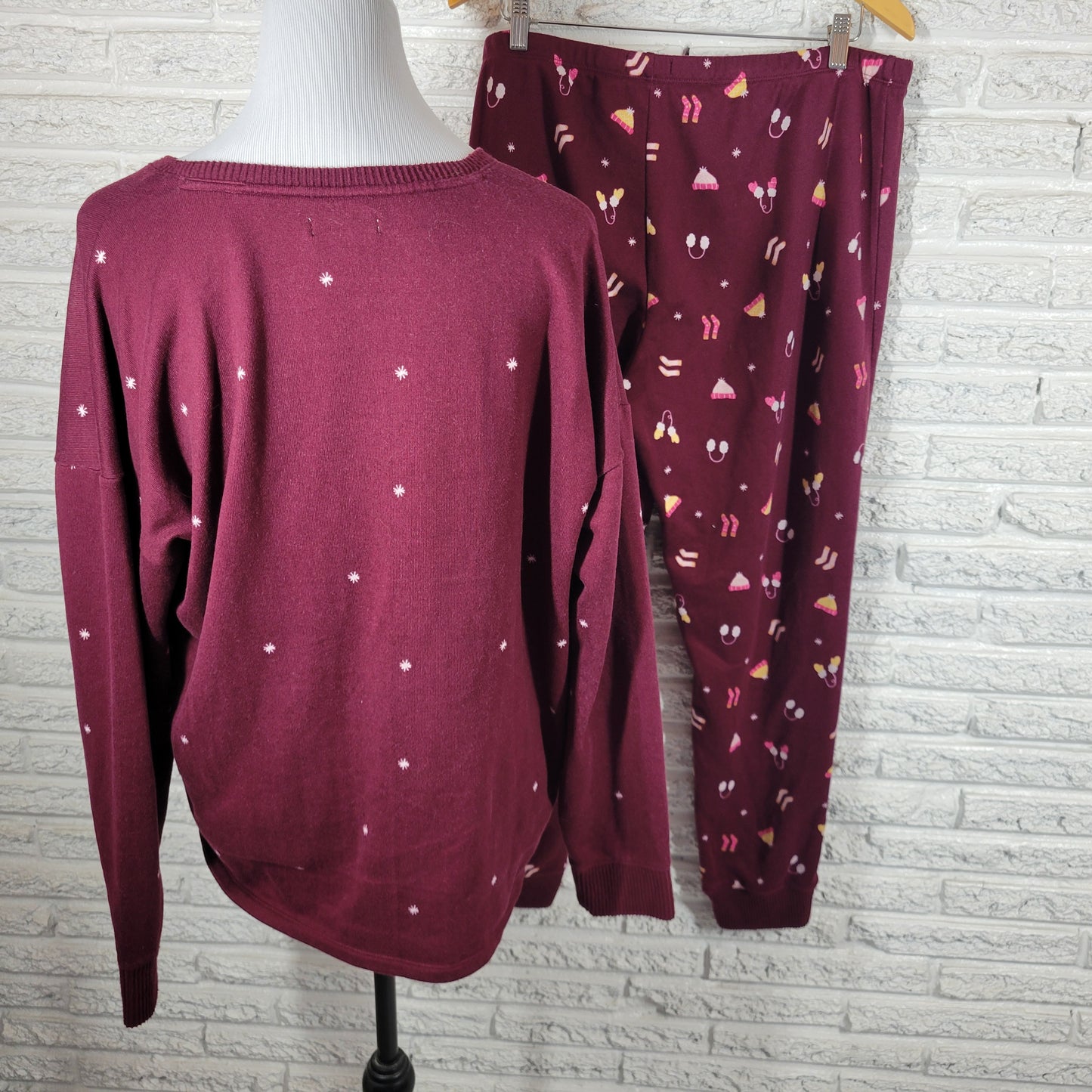 LC Lauren Conrad XL Pajama Set Maroon Feline Cat Winter Beanie Mittens BUR13E