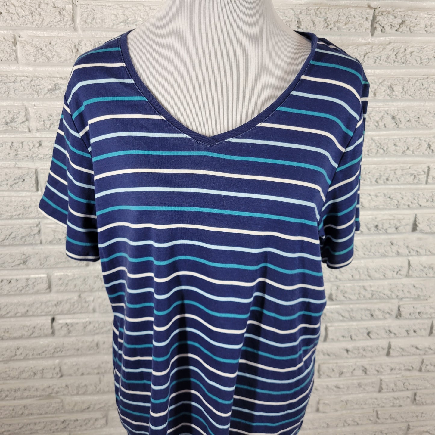 Croft Barrow Womens Tee 1X Blue White Striped Cotton V-Neck Shirt STR65XE