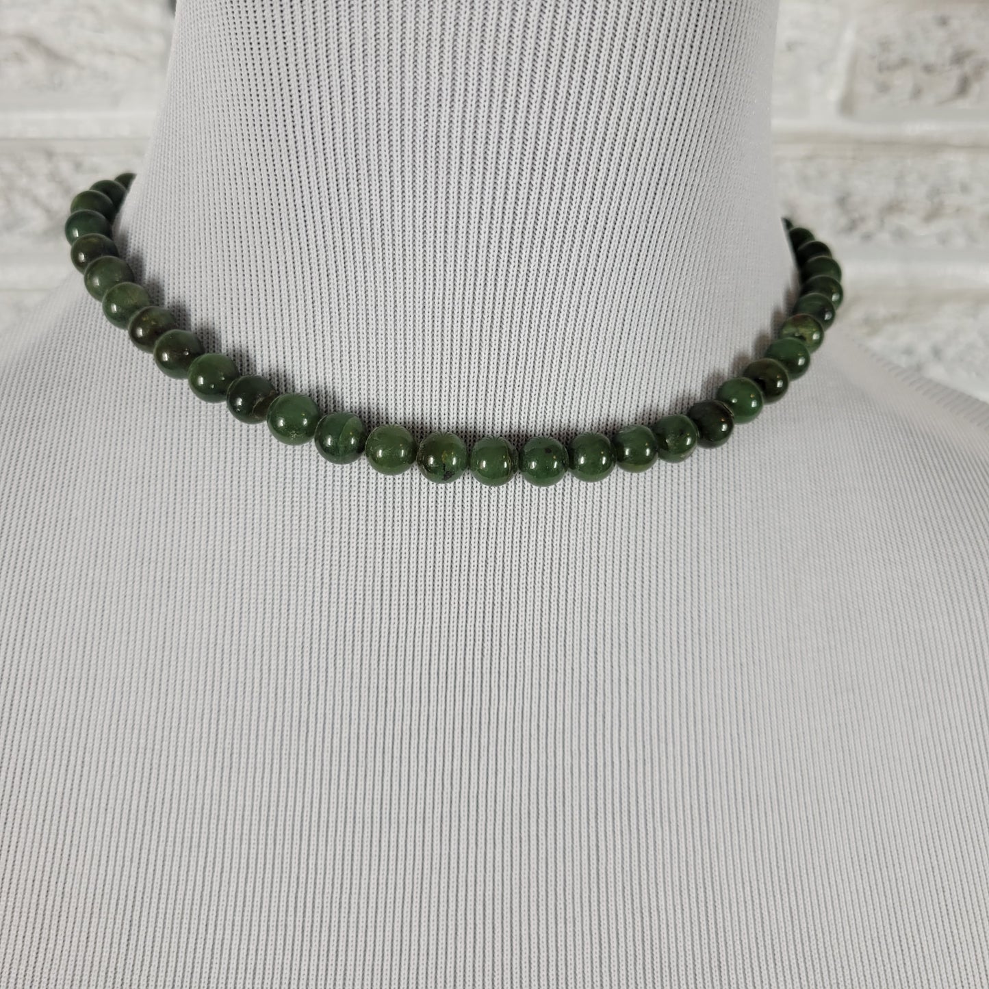 Vintage Dark Green Jade Beaded Choker Necklace 16 In Barrel Screw Clasp N36E