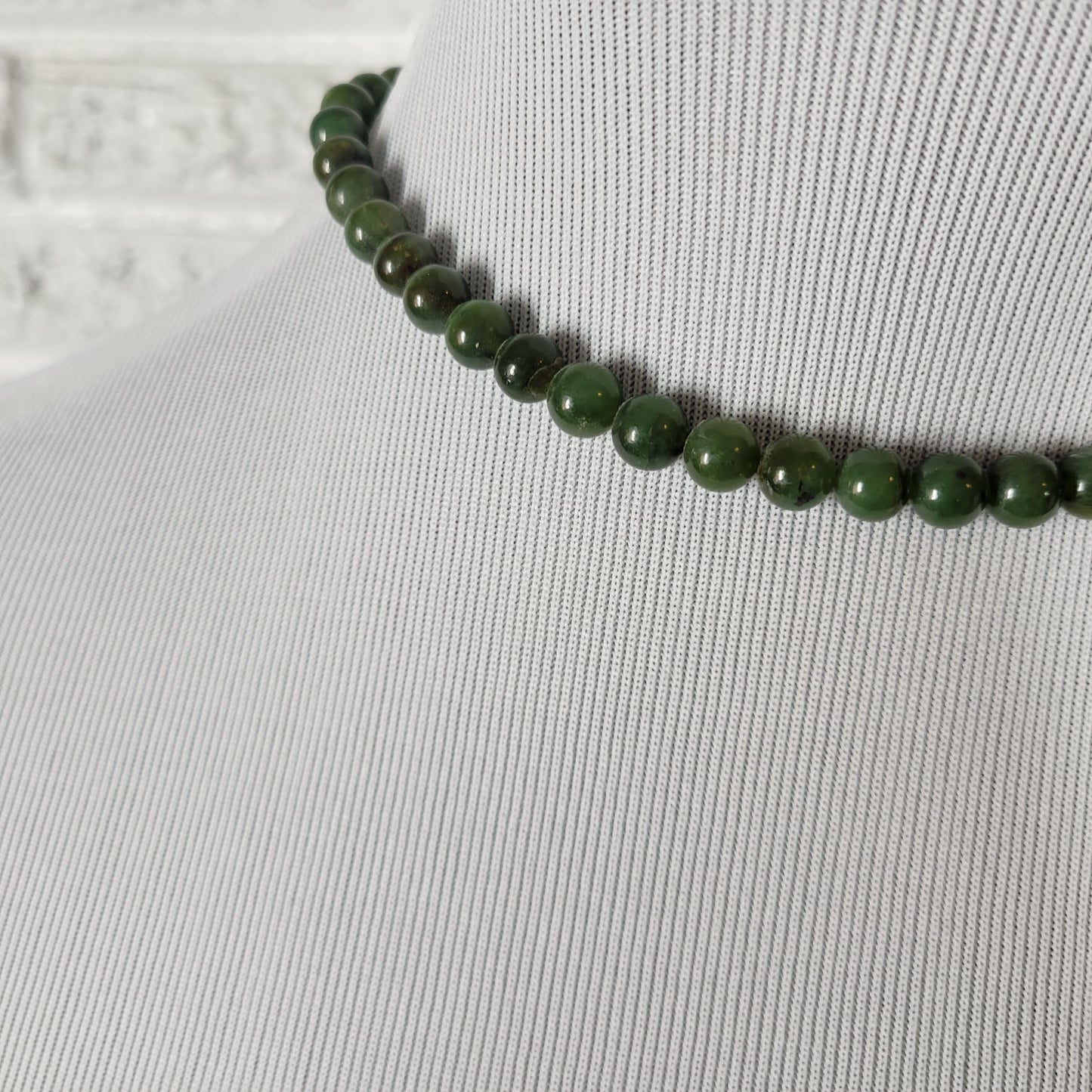 Vintage Dark Green Jade Beaded Choker Necklace 16 In Barrel Screw Clasp N36E