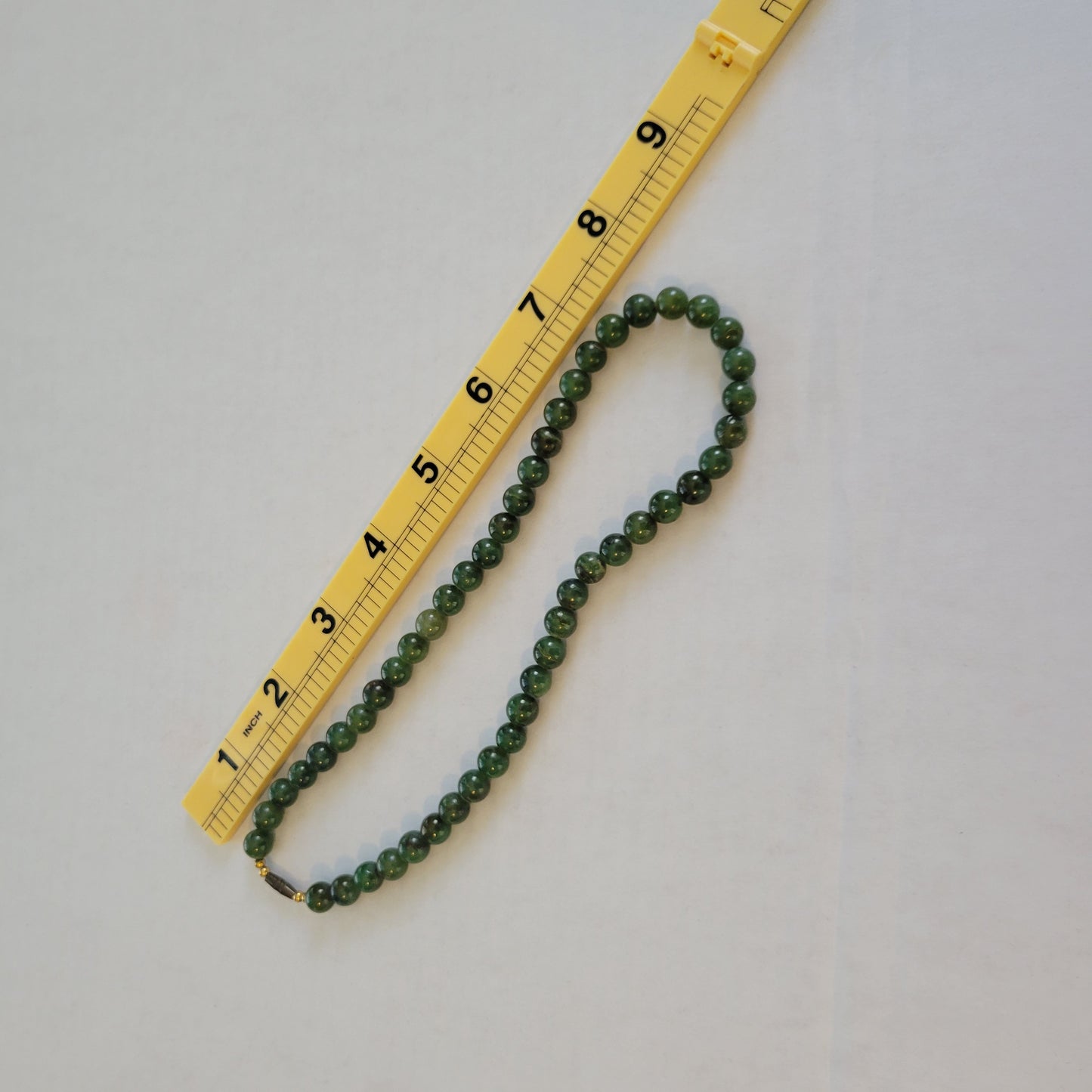Vintage Dark Green Jade Beaded Choker Necklace 16 In Barrel Screw Clasp N36E