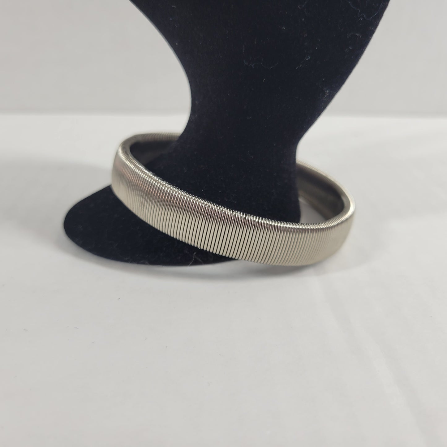 Silver Tone Expansion Stretch Mesh Band Bracelet Vintage Style Coiled Metal B20E