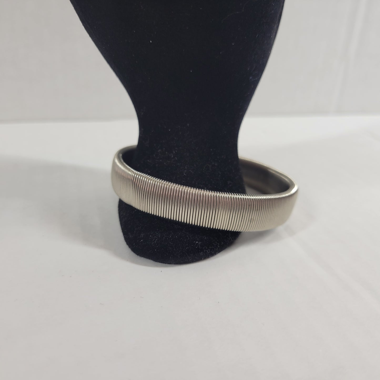 Silver Tone Expansion Stretch Mesh Band Bracelet Vintage Style Coiled Metal B20E
