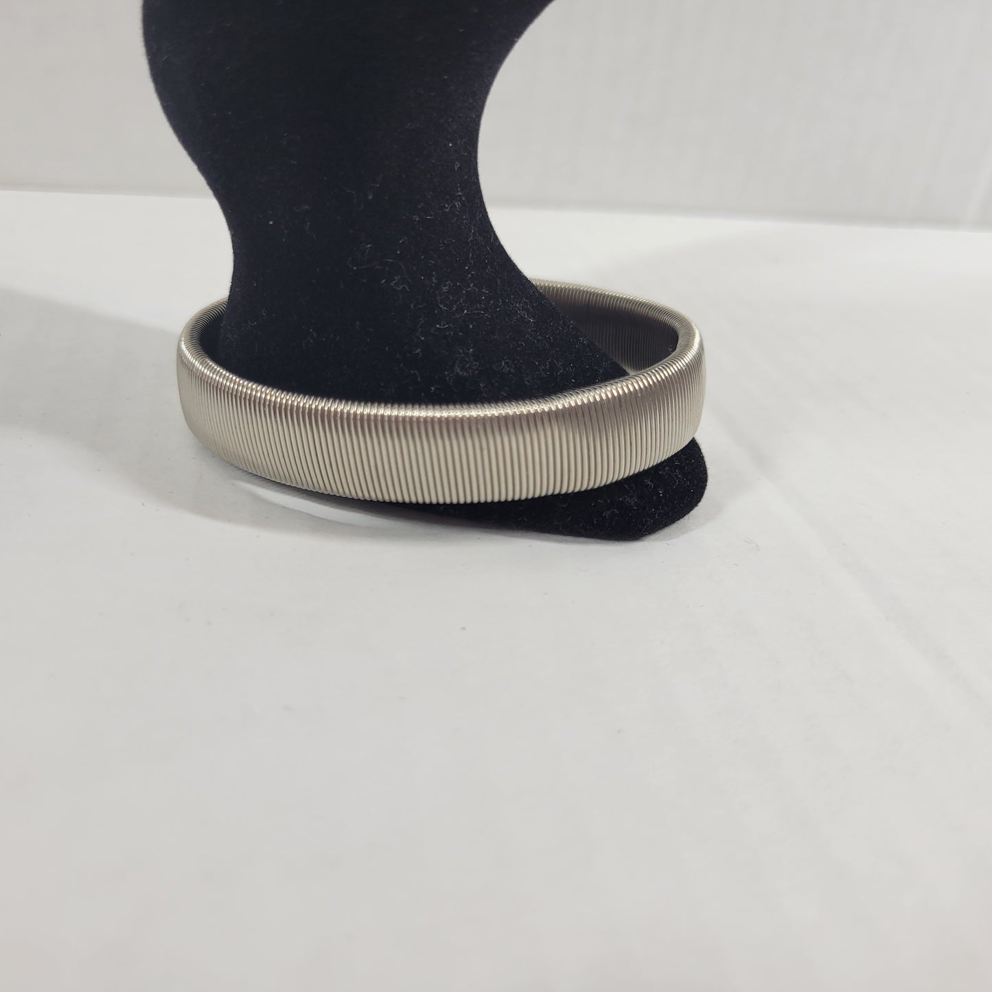 Silver Tone Expansion Stretch Mesh Band Bracelet Vintage Style Coiled Metal B20E