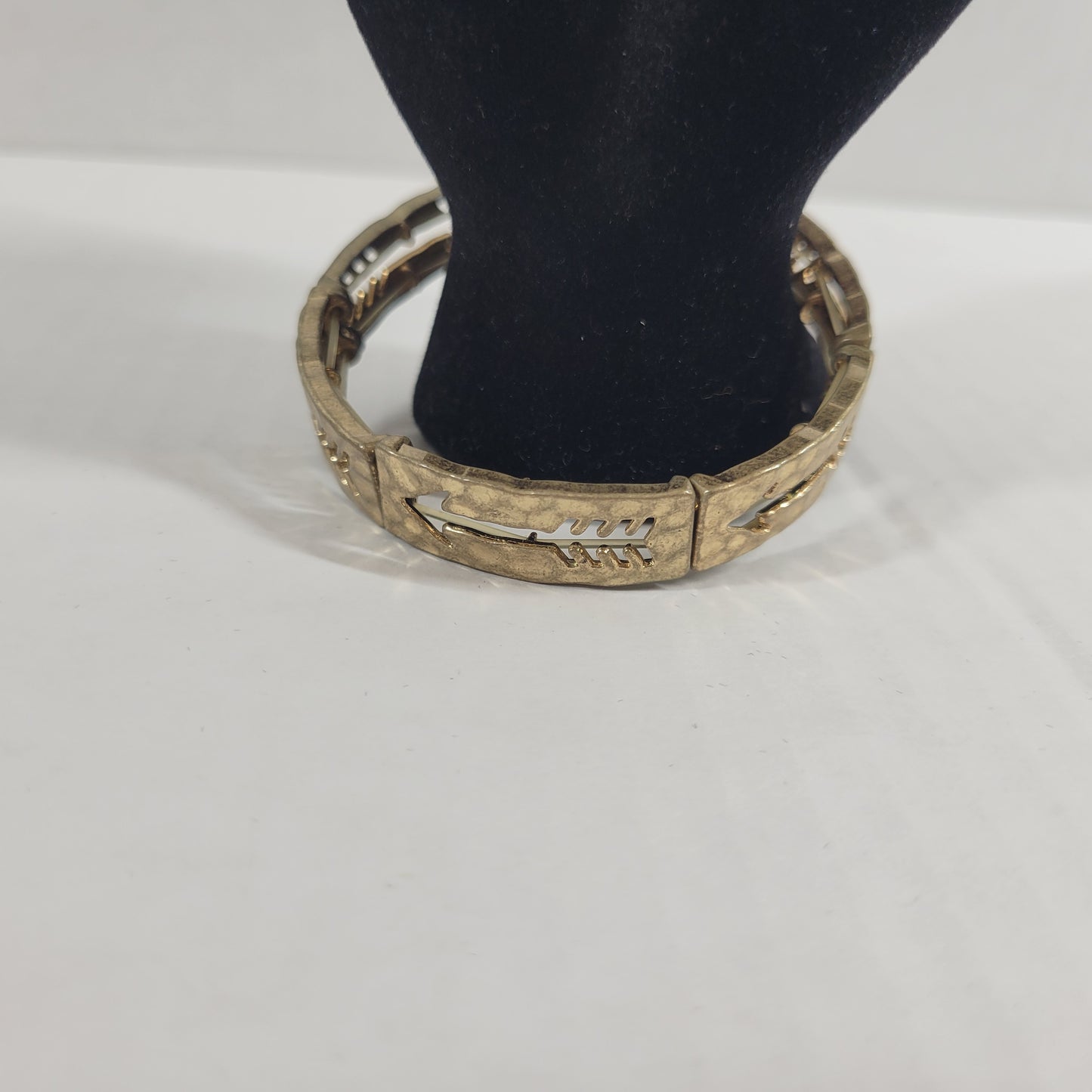 Gold Tone Arrow Stretch Bracelet Cutout Hammered Panel Boho Western Slip On B22E