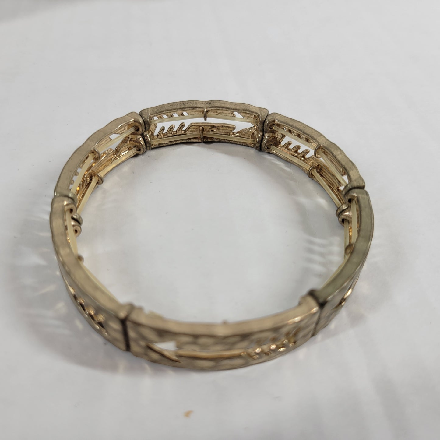 Gold Tone Arrow Stretch Bracelet Cutout Hammered Panel Boho Western Slip On B22E