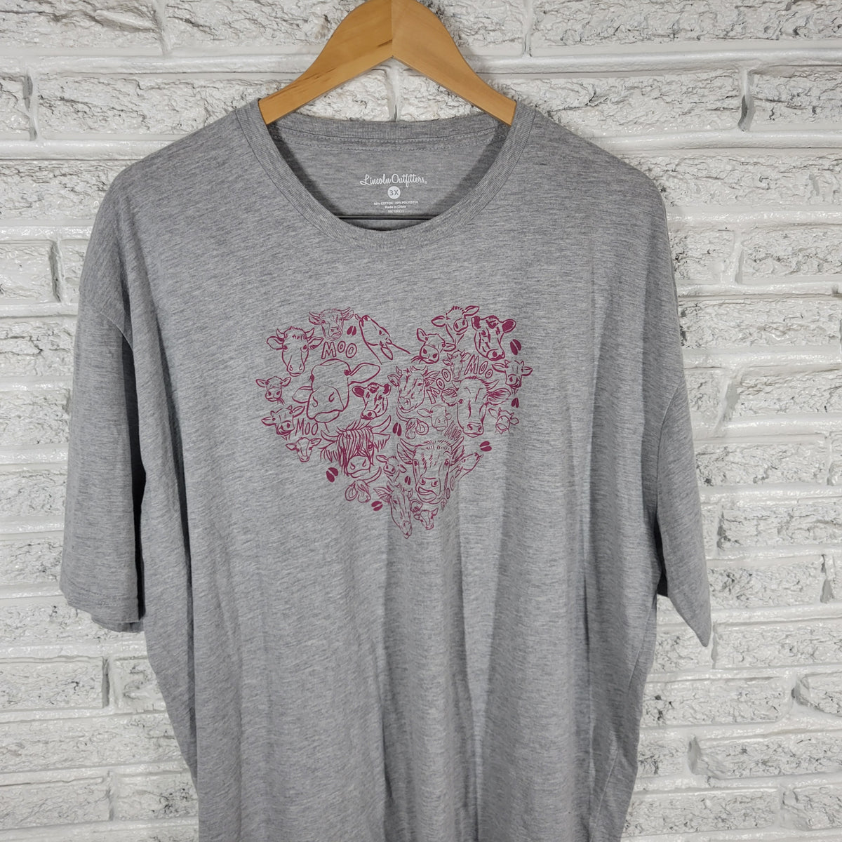 Lincoln Outfitters Womens 3X T-Shirt Gray Cow Graphic Heart Print A7E
