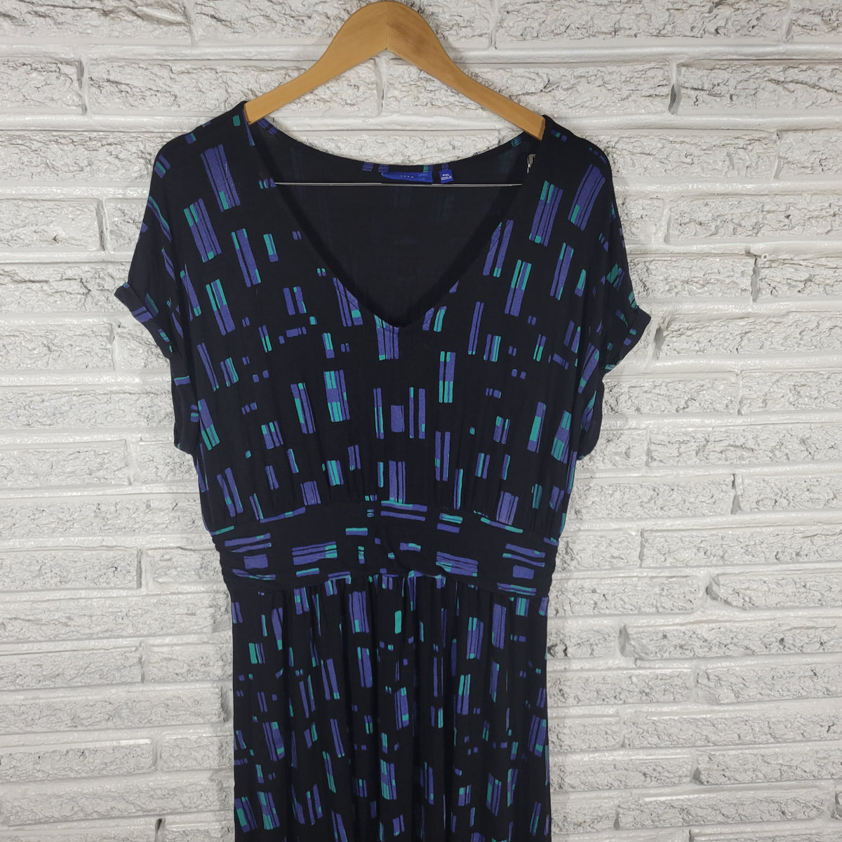Apt 9 Dress PXL Petite XL Fit Flare Black Blue Geometric V-Neck High Low GEO56E