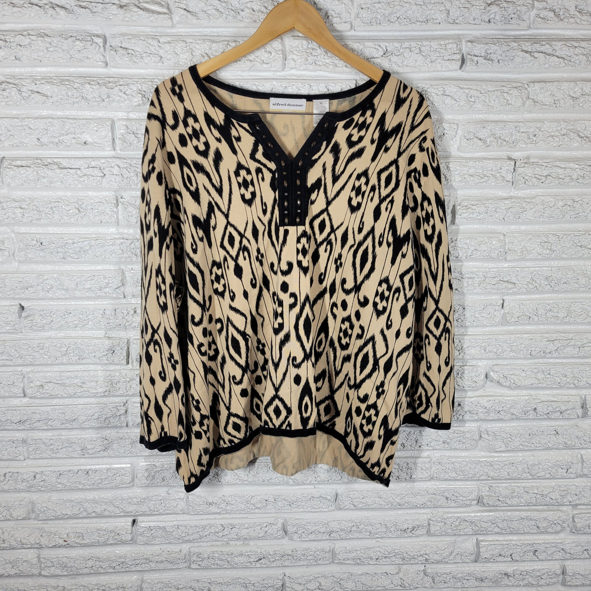 Alfred Dunner Sweater 3X 3XL Beige Black Geometric Studded V-Neck GEO194E