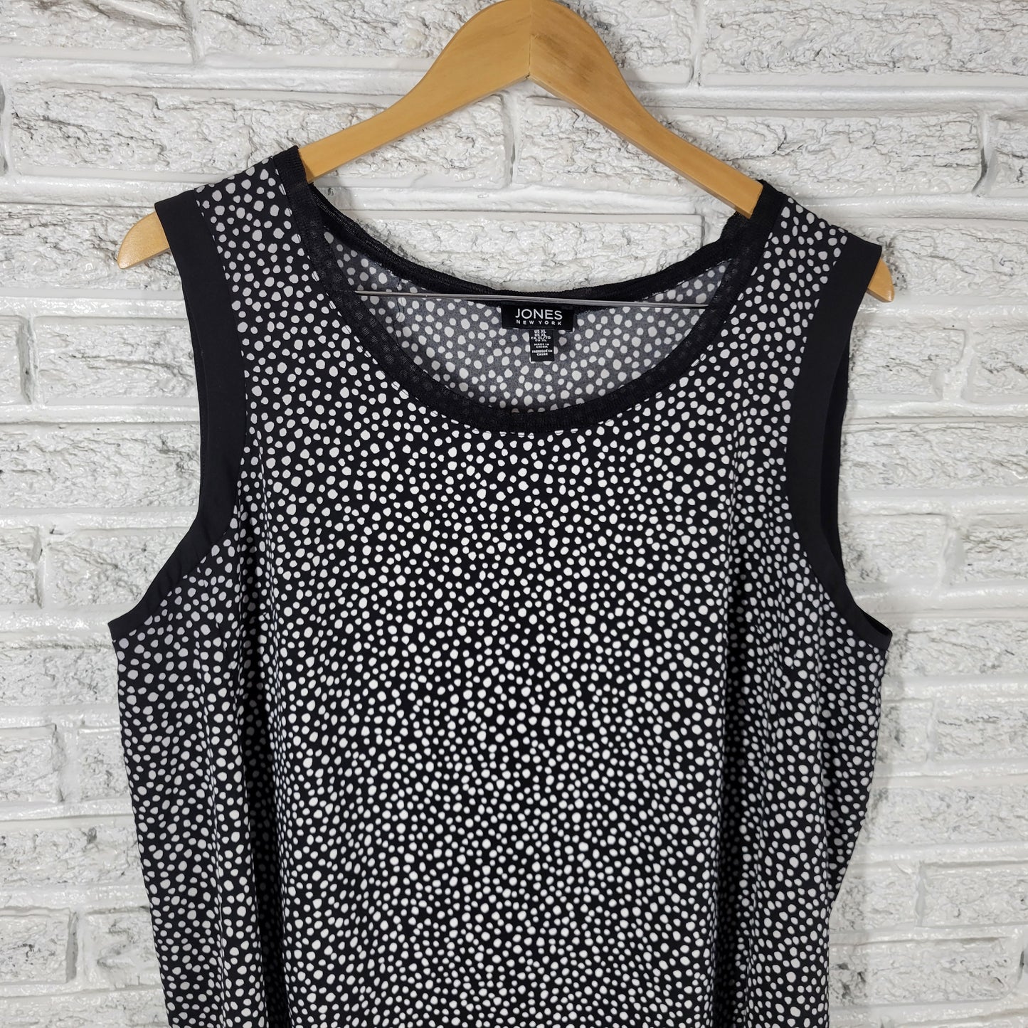Jones New York Tank Top XL Black White Animal Print Mesh Neck Sleeveless ANI46E