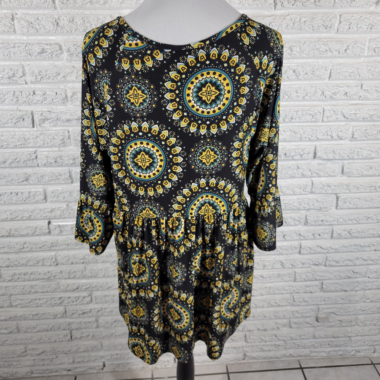Bobbie Brooks Women Tunic Blouse 2X Plus Size Geometric Bell Smocked GEO107XE