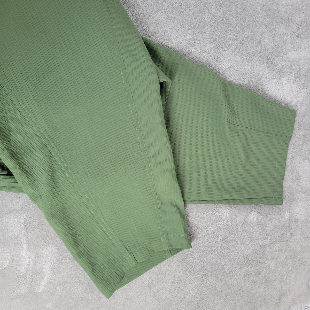 LOGO Lori Goldstein Pants 18W Green Crinkle Crepe Straight Leg Dress GRE46E