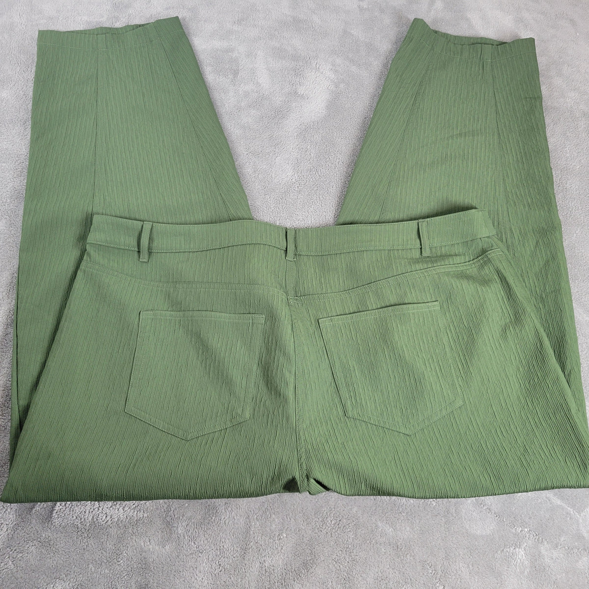 LOGO Lori Goldstein Pants 18W Green Crinkle Crepe Straight Leg Dress GRE46E