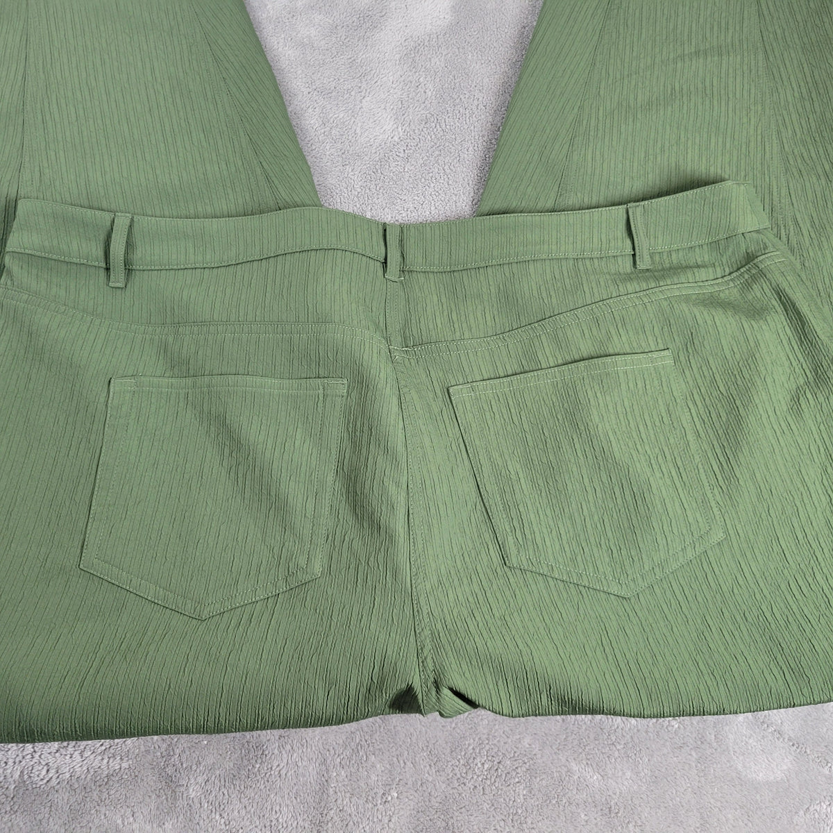 LOGO Lori Goldstein Pants 18W Green Crinkle Crepe Straight Leg Dress GRE46E