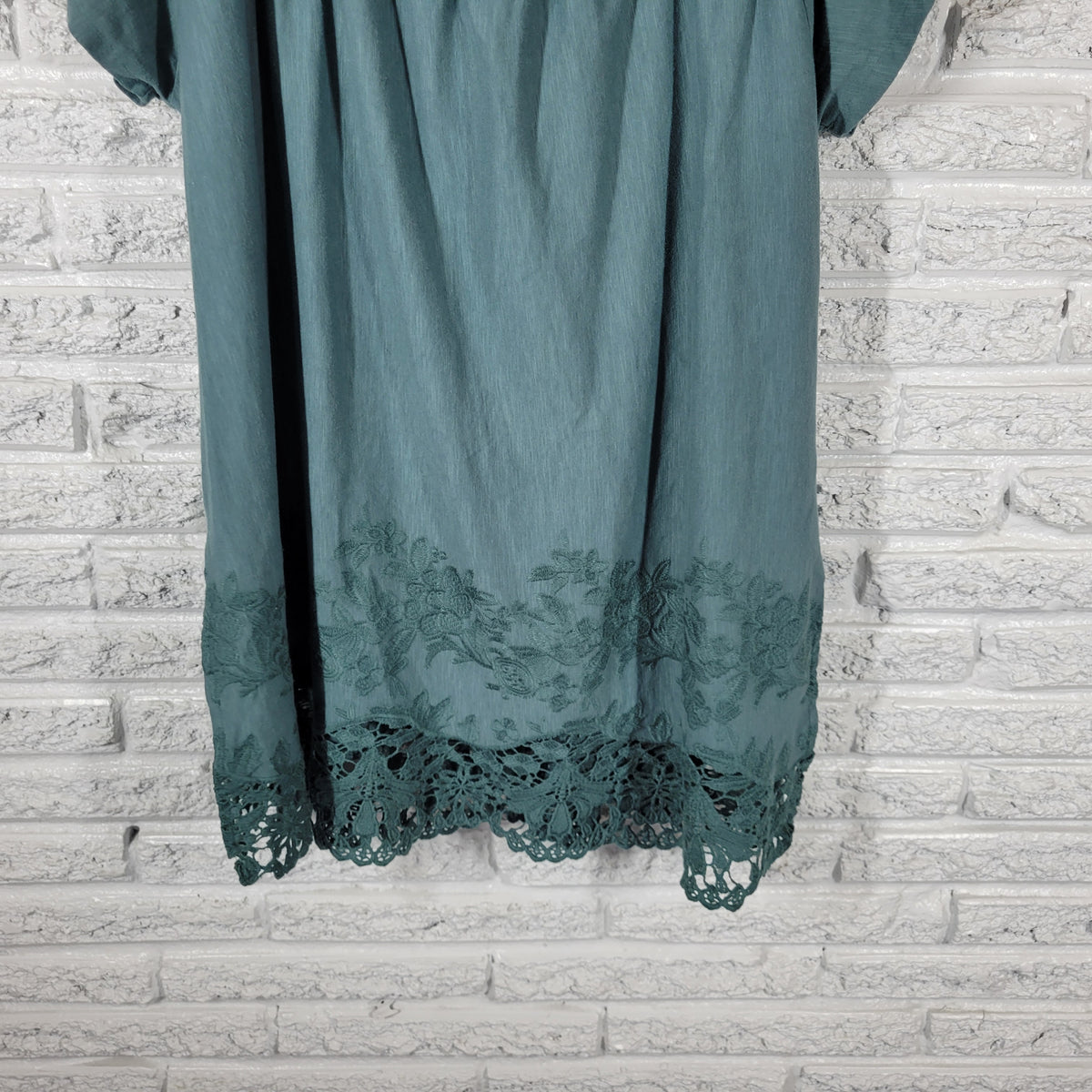 Lane Bryant Tunic Top 18/20 Green Cold Shoulder Embroidered Crochet GRE39E
