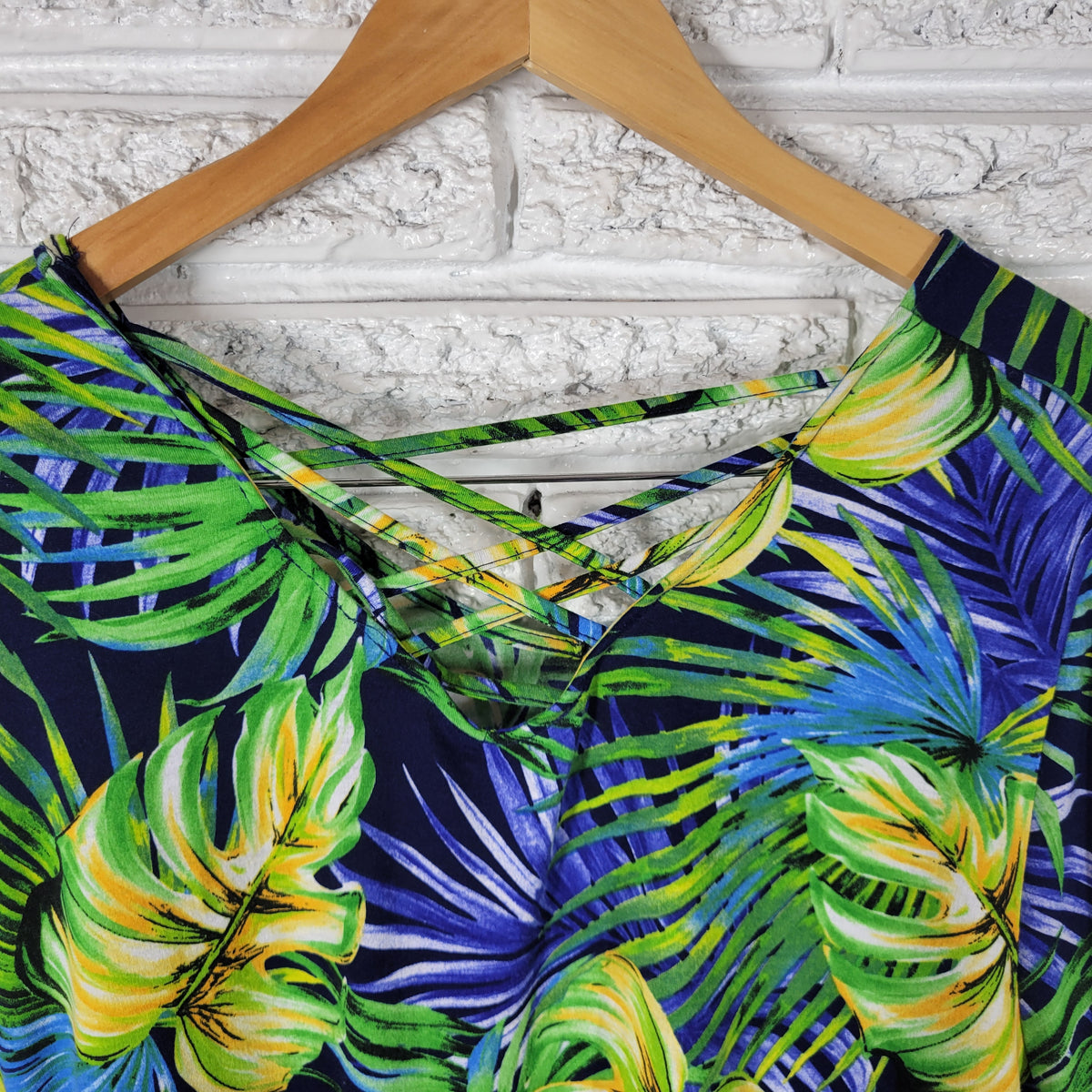 Catherines Women 1X Tunic Tee Top Short Sleeve Floral Back Keyhole FLO51XE