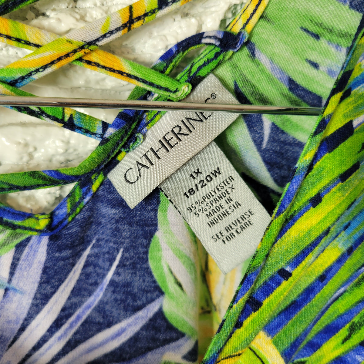 Catherines Women 1X Tunic Tee Top Short Sleeve Floral Back Keyhole FLO51XE