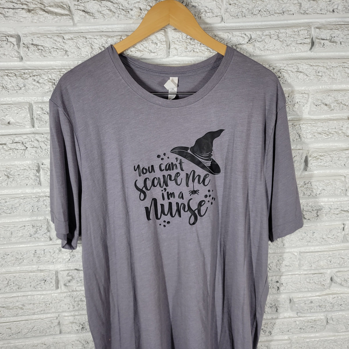 Bella Canvas Mens 2XL Gray Shirt You Can't Scare Me I'm A Nurse Witch Hat NOV77E