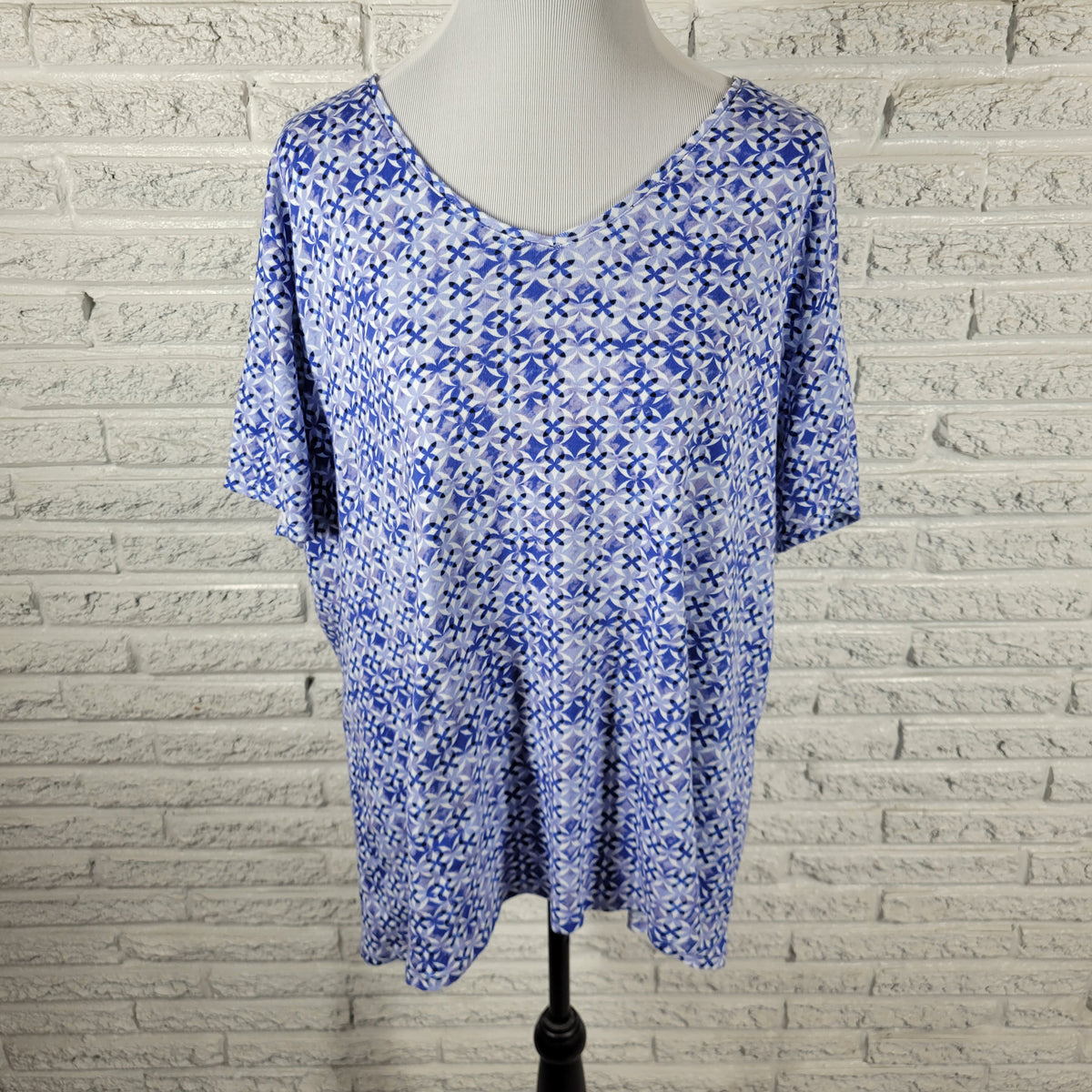 Croft & Barrow Classic Tee 2X Blue White Geometric V-Neck Cotton Knit GEO176E
