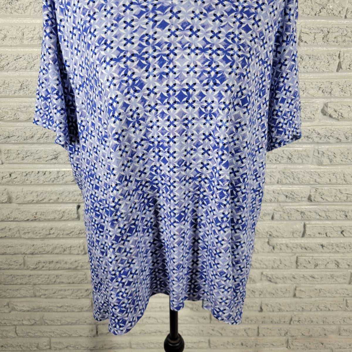 Croft & Barrow Classic Tee 2X Blue White Geometric V-Neck Cotton Knit GEO176E
