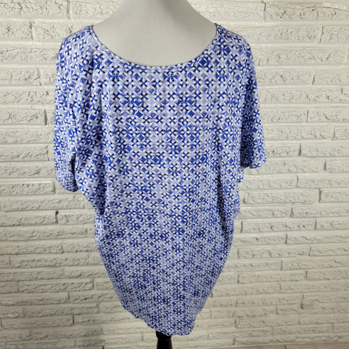 Croft & Barrow Classic Tee 2X Blue White Geometric V-Neck Cotton Knit GEO176E