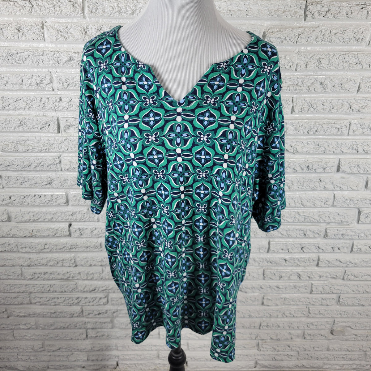 Croft & Barrow Green Geometric V-Neck T-Shirt Women Plus Size 2X GEO203E