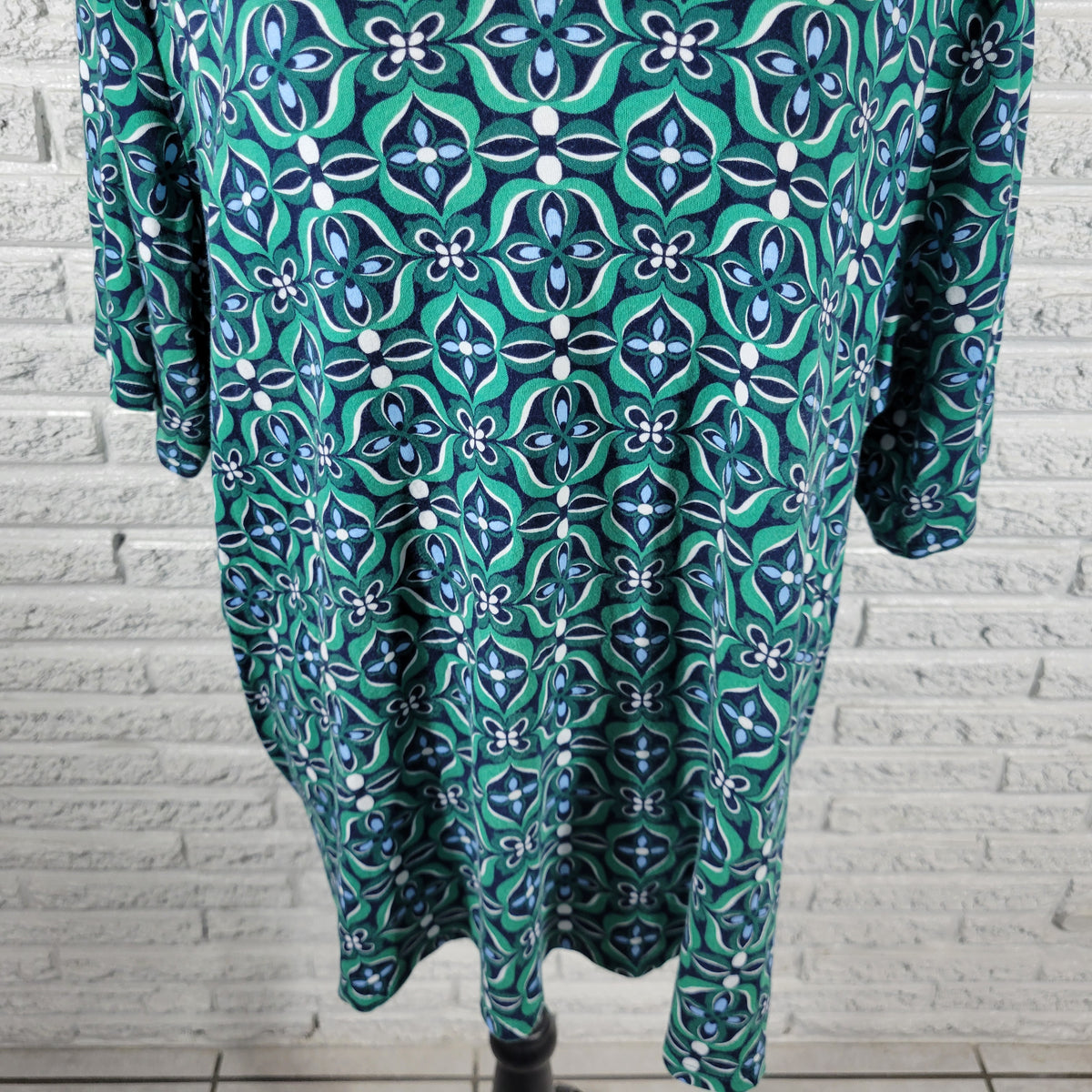 Croft & Barrow Green Geometric V-Neck T-Shirt Women Plus Size 2X GEO203E
