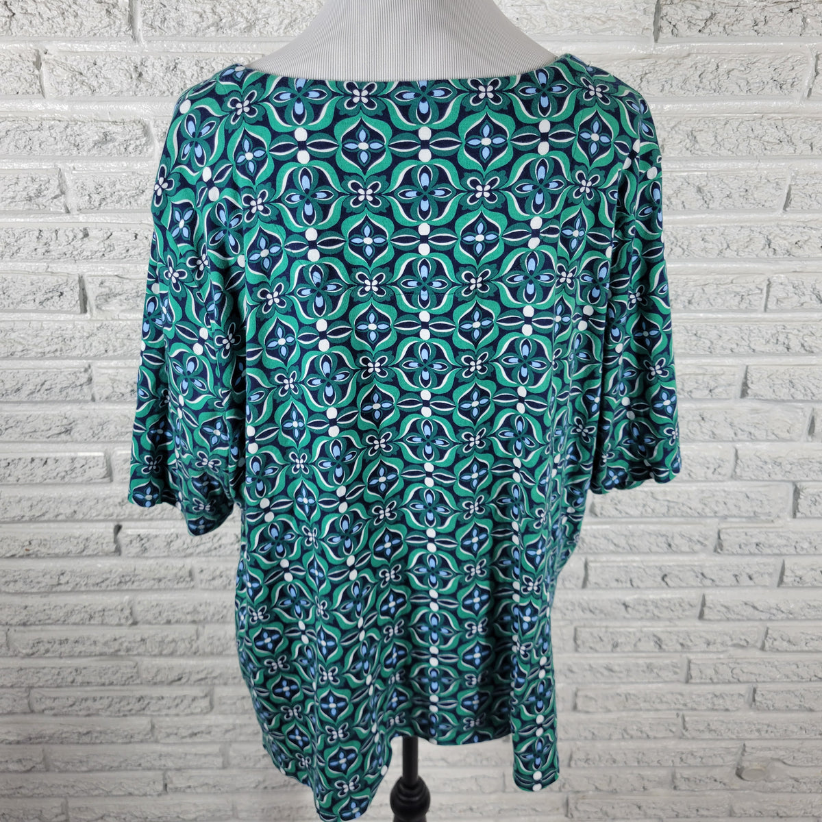 Croft & Barrow Green Geometric V-Neck T-Shirt Women Plus Size 2X GEO203E