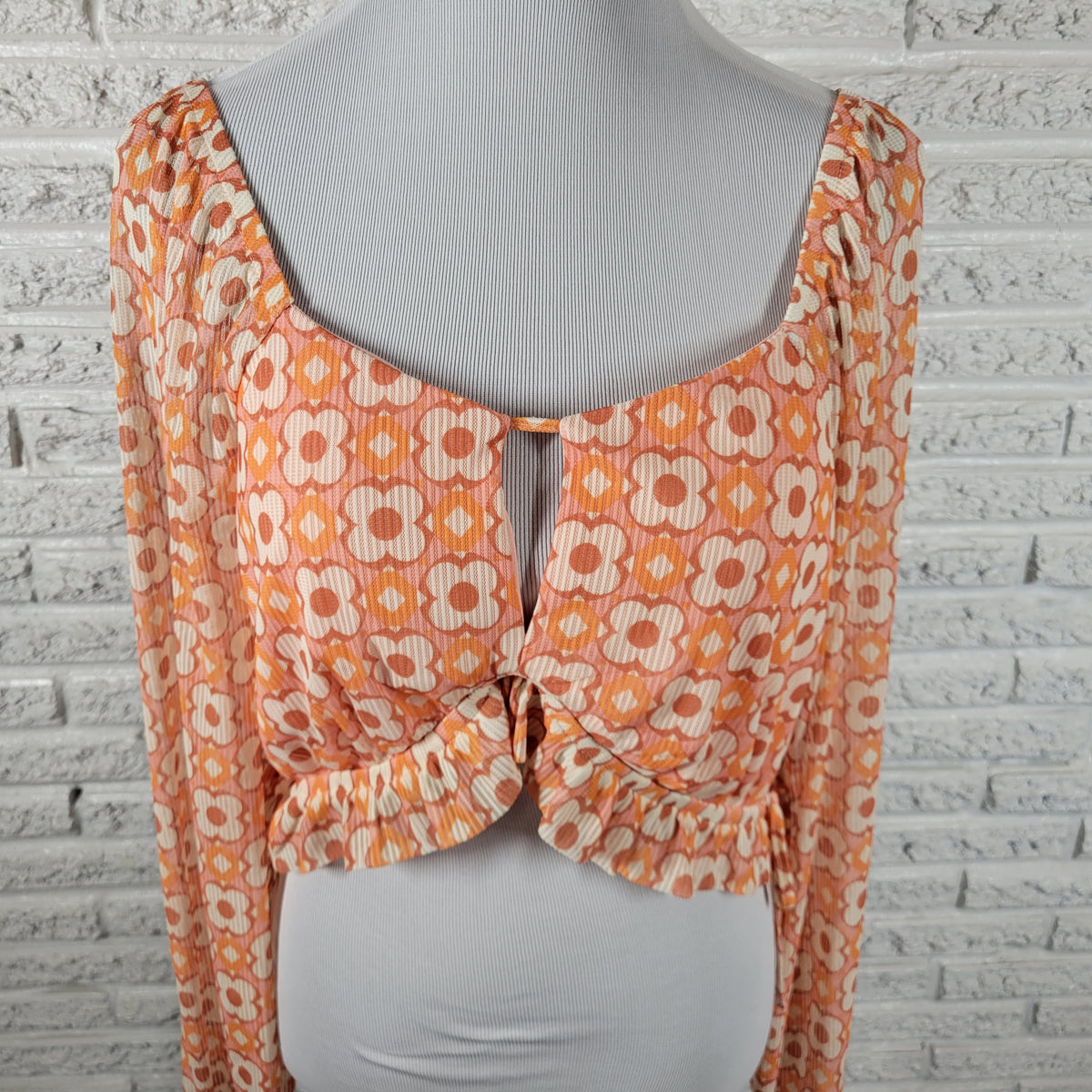 Madden NYC Womens XL Orange Floral Crop Top Retro Long Sleeve FLO275E
