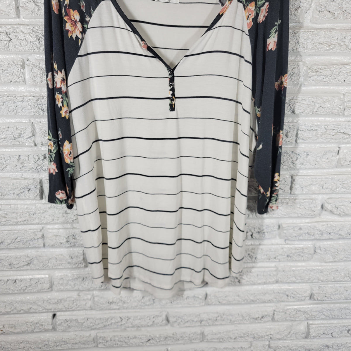 Maurices Green Striped Floral Tee Women XXL Plus 3/4 Raglan Sleeve FLO15E