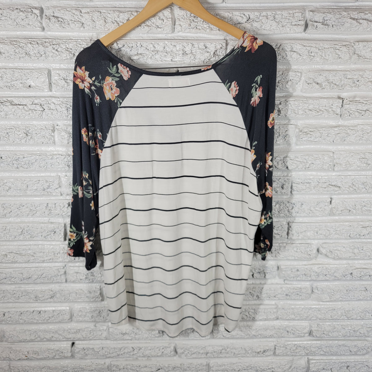 Maurices Green Striped Floral Tee Women XXL Plus 3/4 Raglan Sleeve FLO15E