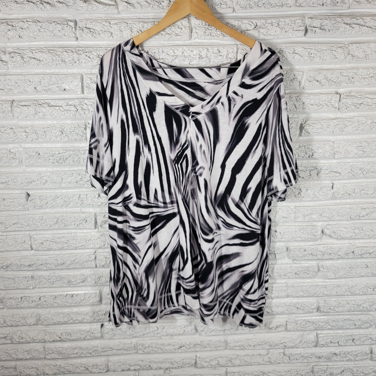 Westbound Black White Animal Print V-Neck Tee Women Plus Size 3X ANI6E