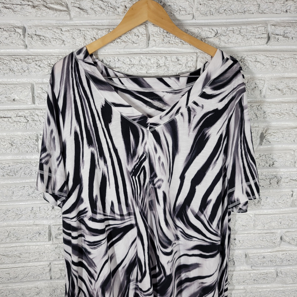 Westbound Black White Animal Print V-Neck Tee Women Plus Size 3X ANI6E