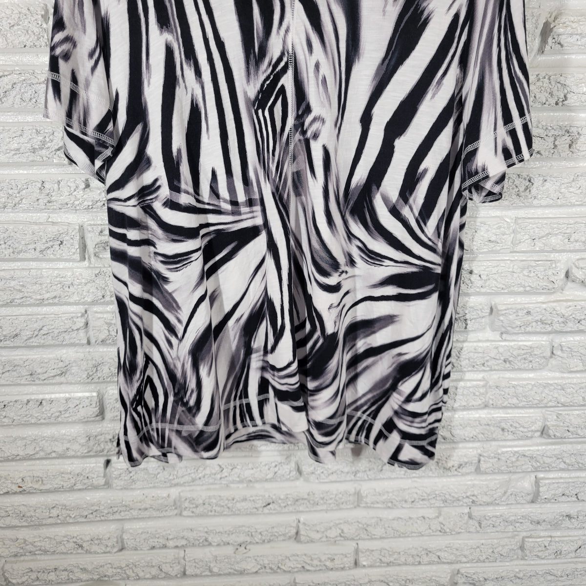 Westbound Black White Animal Print V-Neck Tee Women Plus Size 3X ANI6E