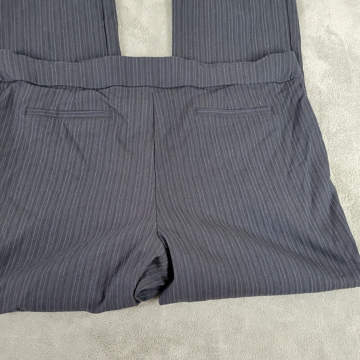 Simply Vera Wang Pants XXL Gray White Pinstripe  Elastic Waist Bootcut STR93XE